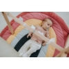 Kép 3/7 - kisbaba szivárvány játszószőnyegen babatornáztatóval