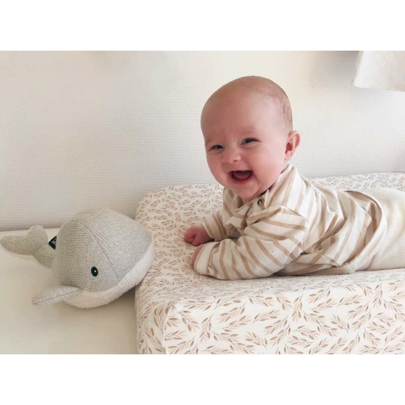 babanyugtató bálna babával